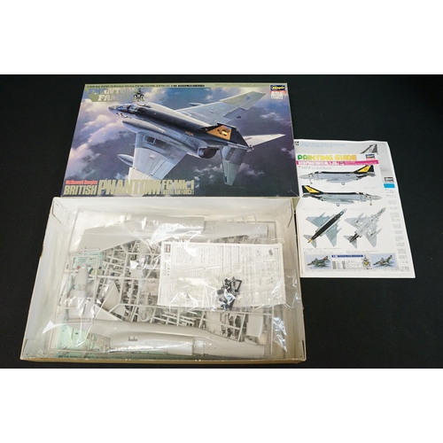 297 - Collection of 18 boxed plastic model kits to include mainly 1/72 and 1/48 scale models featuring 9 x... 