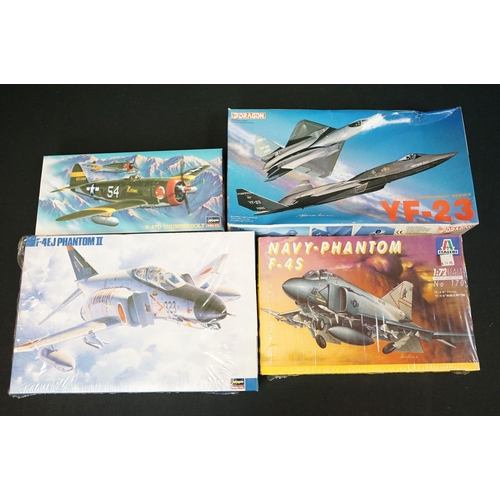 297 - Collection of 18 boxed plastic model kits to include mainly 1/72 and 1/48 scale models featuring 9 x... 