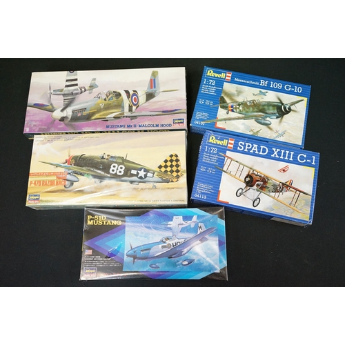 297 - Collection of 18 boxed plastic model kits to include mainly 1/72 and 1/48 scale models featuring 9 x... 