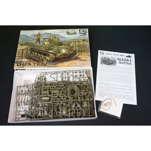 303 - Seven boxed 1/35 ARV Club plastic model kits to include AF35236 AEC Matador Early Type, AF35022 US M... 