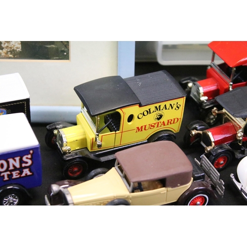 1290 - 27 boxed Lledo diecast models along with approx. 190 Matchbox Models Of Yesteryear diecast models an... 