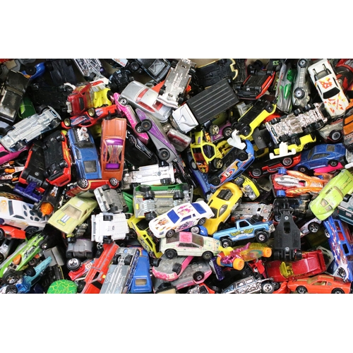 1293 - Around 550 Mattel Hot Wheels diecast models from the 1970s to 2000s featuring redline examples