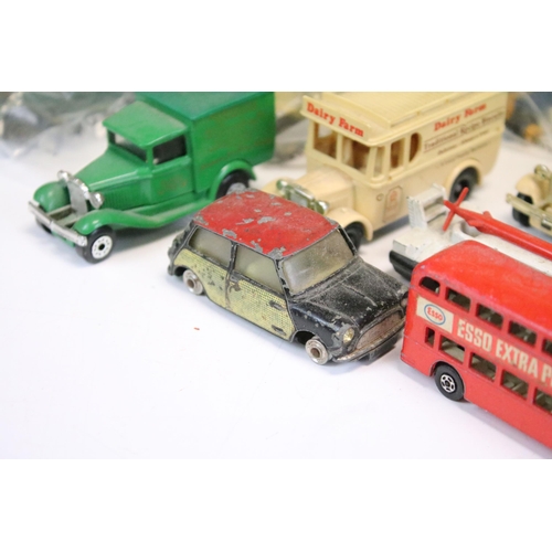 1301 - Collection of around 30 boxed & unboxed diecast models to include 3 x boxed Corgi Memories, play wor... 