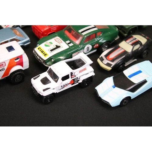 1305 - Collection of mixed toys to include 8 x diecast models (4 x Burago, 1 x Matchbox and 2 x Corgi), box... 