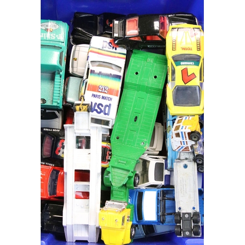 1305 - Collection of mixed toys to include 8 x diecast models (4 x Burago, 1 x Matchbox and 2 x Corgi), box... 