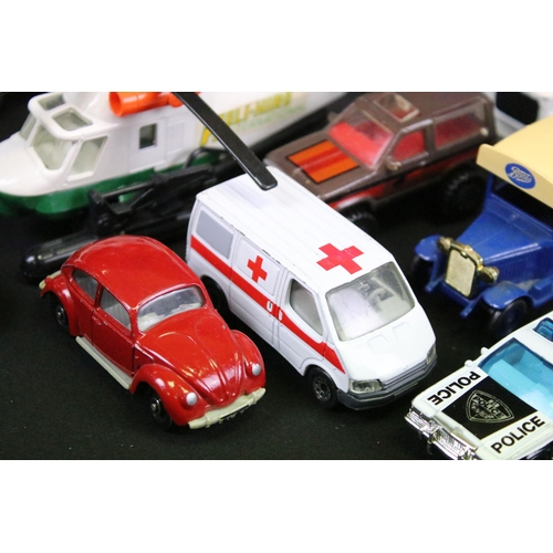 1305 - Collection of mixed toys to include 8 x diecast models (4 x Burago, 1 x Matchbox and 2 x Corgi), box... 