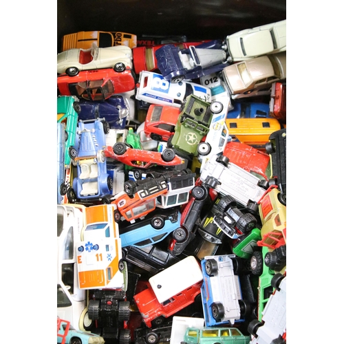 1305 - Collection of mixed toys to include 8 x diecast models (4 x Burago, 1 x Matchbox and 2 x Corgi), box... 