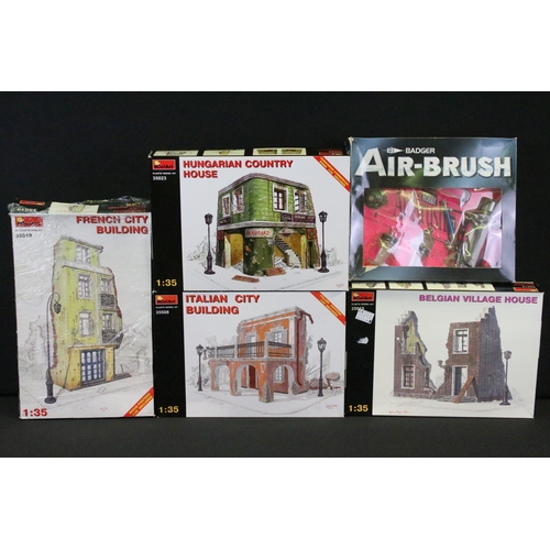 335 - 22 Boxed MiniArt 1/35 plastic model kits featuring 35019 French City Building, 35023 Hungarian Count... 