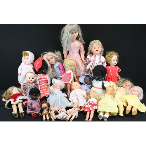 465 - Large collection of mid 20th C onwards plastic dolls to include various sizes, featuring Semo Cinder... 