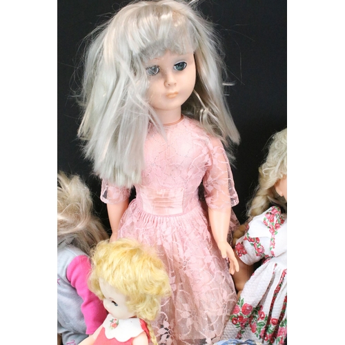 465 - Large collection of mid 20th C onwards plastic dolls to include various sizes, featuring Semo Cinder... 