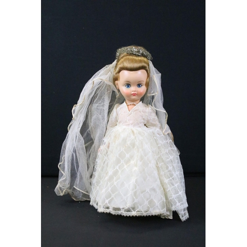 426 - Boxed French J/610 Bella doll in original dress, gd overall condition with some box wear