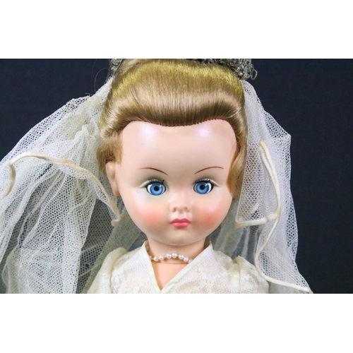 426 - Boxed French J/610 Bella doll in original dress, gd overall condition with some box wear