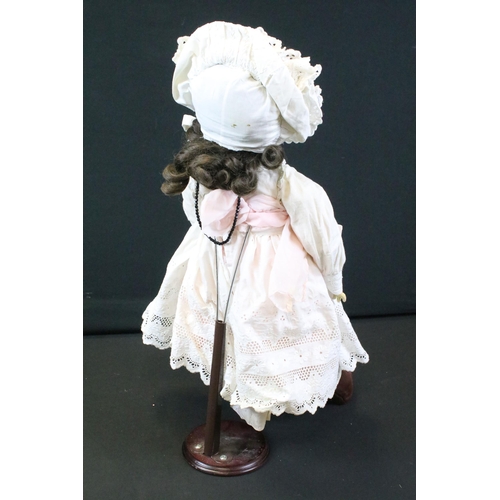 446 - Two Early 20th C bisque headed dolls to include German Simon & Halbig Kammer & Reinhardt doll in whi... 