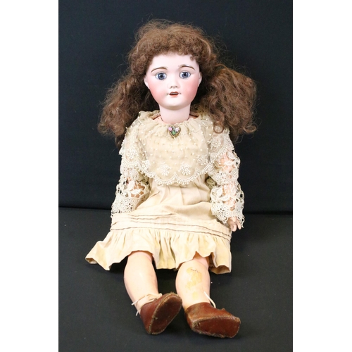 446 - Two Early 20th C bisque headed dolls to include German Simon & Halbig Kammer & Reinhardt doll in whi... 