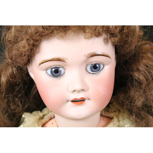 446 - Two Early 20th C bisque headed dolls to include German Simon & Halbig Kammer & Reinhardt doll in whi... 