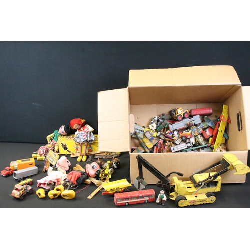 450 - Collection of various mixed toys to include diecast models with examples from Dinky, Tonka, Corgi Ma... 