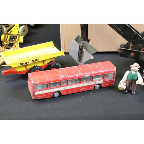 450 - Collection of various mixed toys to include diecast models with examples from Dinky, Tonka, Corgi Ma... 