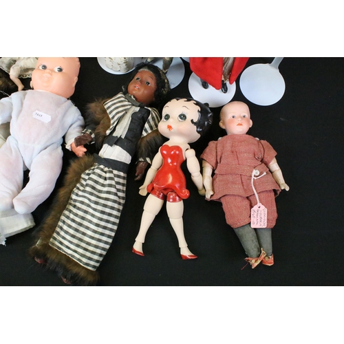 452 - Quantity of various dolls to include mainly bisque headed dolls featuring Armand Marseille examples ... 