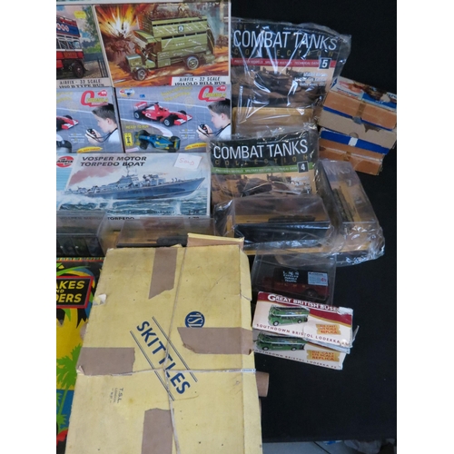 410 - Collection of various toys to include 4 x Airfix plastic model kits featuring 1910 B Type Bus, 1914 ... 