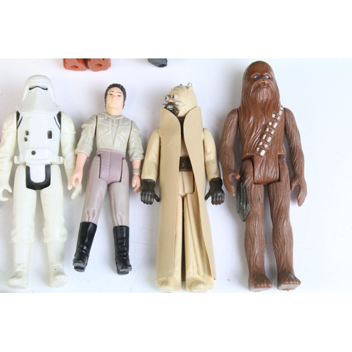 1667 - Star Wars - 41 Original Star Wars figures to include Luke Skywalker (In Battle Poncho), Squid Head, ... 