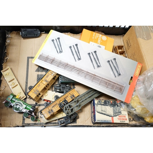 231 - Large quantity of OO / HO gauge model railway accessories to include many plastic and card trackside... 