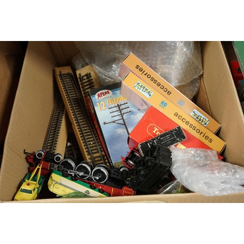 231 - Large quantity of OO / HO gauge model railway accessories to include many plastic and card trackside... 