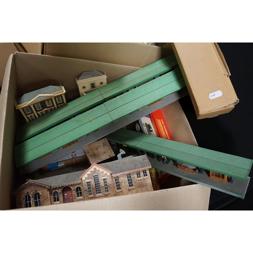 231 - Large quantity of OO / HO gauge model railway accessories to include many plastic and card trackside... 