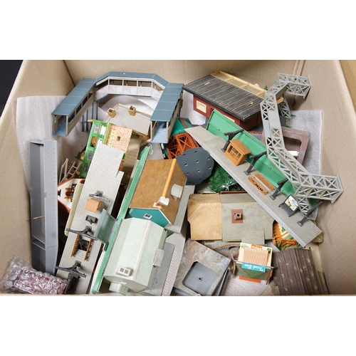 231 - Large quantity of OO / HO gauge model railway accessories to include many plastic and card trackside... 