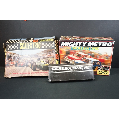 418 - Two boxed Scalextric sets to include Mighty Metro C880 set with both slot cars and Triang Set 32 wit... 