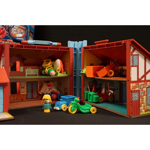 461 - Collection of various toys and games to include Tonka dump truck, Fisher Price barnyard, plane and b... 