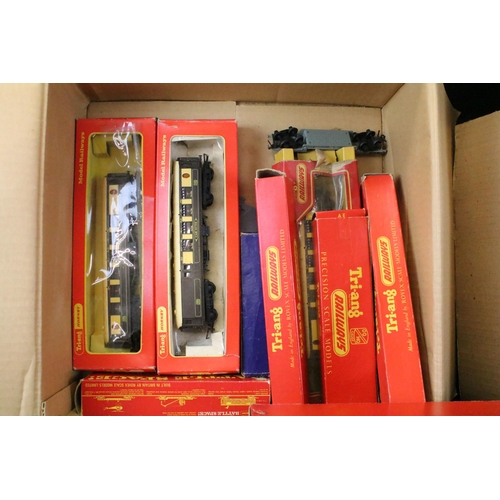 235 - Collection of OO gauge model railway to include boxed Triang R157 Diesel Power Car, boxed Triang R34... 