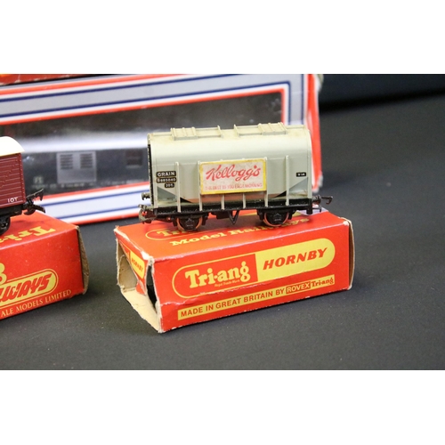 236 - 17 Boxed OO / HO gauge items of rolling stock to include Athern, Triang, Bachmann, Lima, Hornby Bemo... 