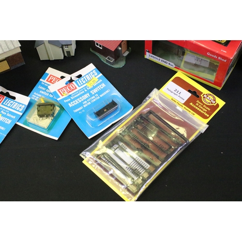 237 - Quantity of N gauge model railway accessories to include carded /boxed and unboxed items featuring P... 