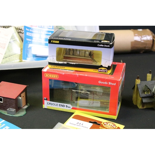 237 - Quantity of N gauge model railway accessories to include carded /boxed and unboxed items featuring P... 