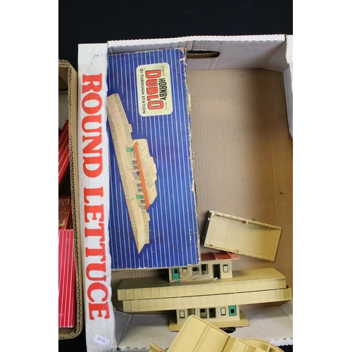 247 - Collection of Hornby Dublo model railway to include 12 x boxed items of rolling stock, 2 x boxed D1 ... 