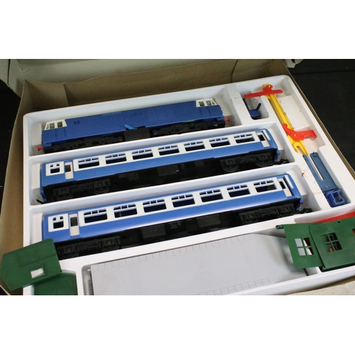 399 - Boxed Novo Big Big Passenger Train set and a boxed Timpo The Great Train Hold Up Set along with addi... 