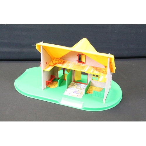 463 - Collection of various Bluebird Polly Pocket sets and village sets to include Wonderful Wedding Party... 