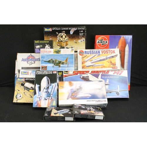 334 - 13 Boxed space related plastic model kits to include Monogram Astronauts 5907 1/72 b-52 with Experim... 