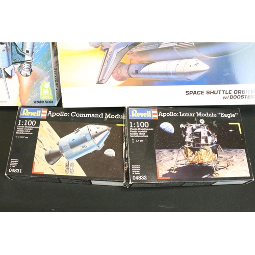 334 - 13 Boxed space related plastic model kits to include Monogram Astronauts 5907 1/72 b-52 with Experim... 