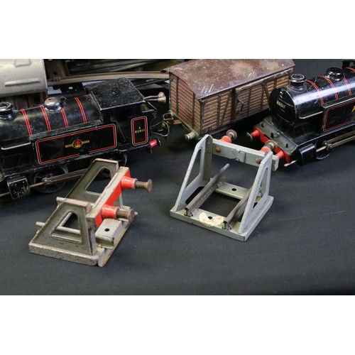 232A - Quantity of O Gauge model railway to include locomotives, tenders and track featuring 3 x locos to i... 