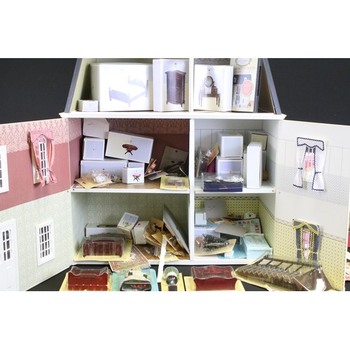 460A - Dolls House from the Victorian Dolls House Collector series, including three folders of magazines, v... 