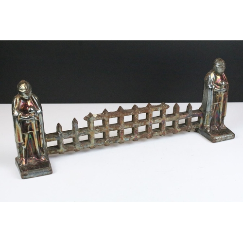 130 - Fire companion set, comprising: fire guard of small proportions, flanked by knights, 19cm high x 50c... 