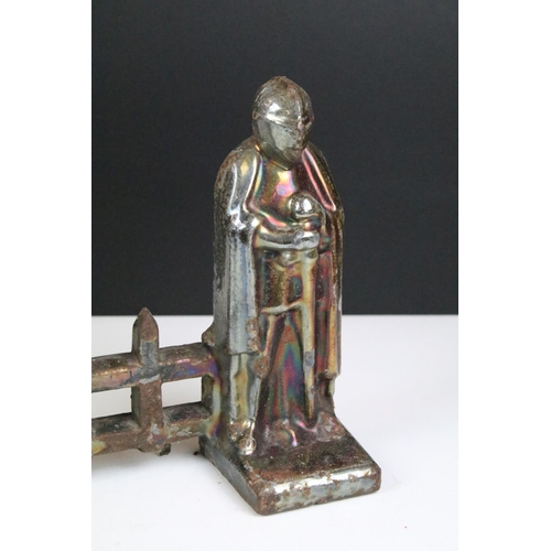 130 - Fire companion set, comprising: fire guard of small proportions, flanked by knights, 19cm high x 50c... 