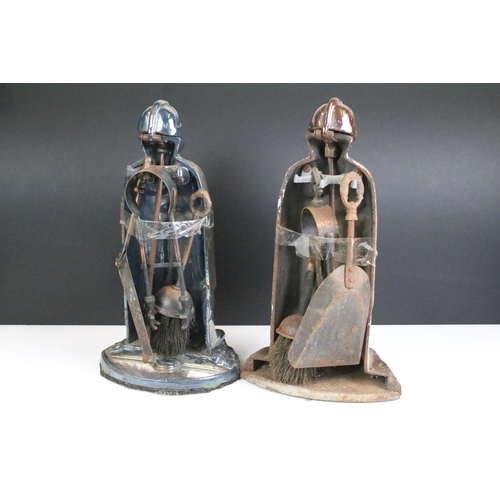 130 - Fire companion set, comprising: fire guard of small proportions, flanked by knights, 19cm high x 50c... 