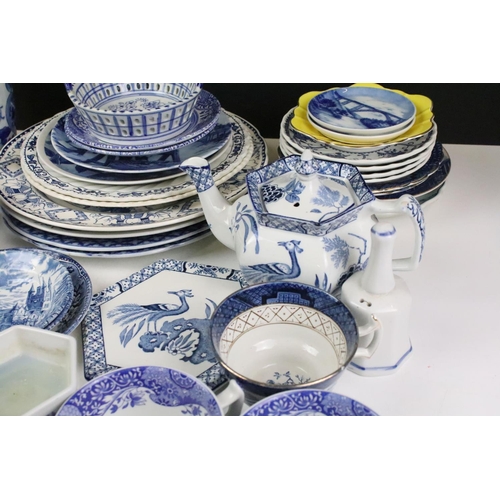 105 - Collection of mixed blue & white ceramics to include Spode Italian, Spode Blue Room Collection, Dutc... 