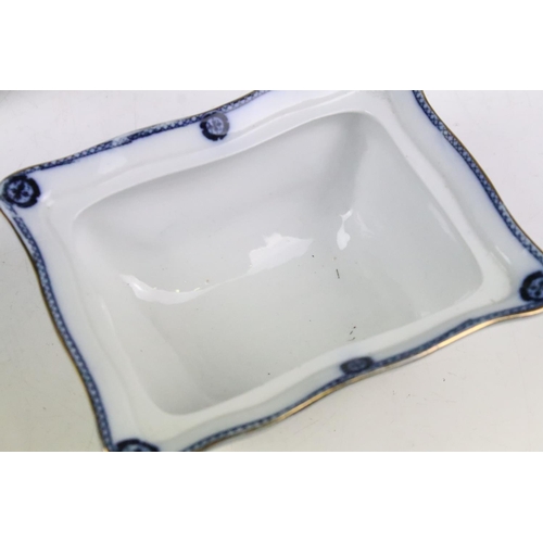 91 - 19th Century Victorian Napier blue and white dinner service including 5 graduated serving platters h... 