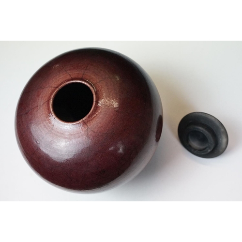 16 - Studio Pottery - An ovoid pottery vase & cover by Mieke Selleslagh (1954-), of ovoid form with a tra... 