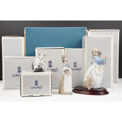 35 - Seven boxed Lladro figurines to include 5712 Sleepy Kitten, 5010 Coiffure Girl With Straw Hat, 4538 ... 