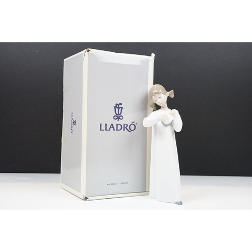 35 - Seven boxed Lladro figurines to include 5712 Sleepy Kitten, 5010 Coiffure Girl With Straw Hat, 4538 ... 