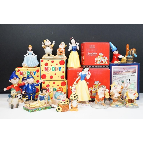 44 - Collection of 11 Royal Doulton Disney Snow White porcelain figures to include Snow White (DP 5), Doc... 